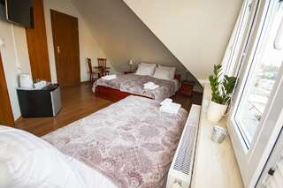 Отели типа «постель и завтрак» Royal House Гданьск Трехместный номер с ванной комнатой-4